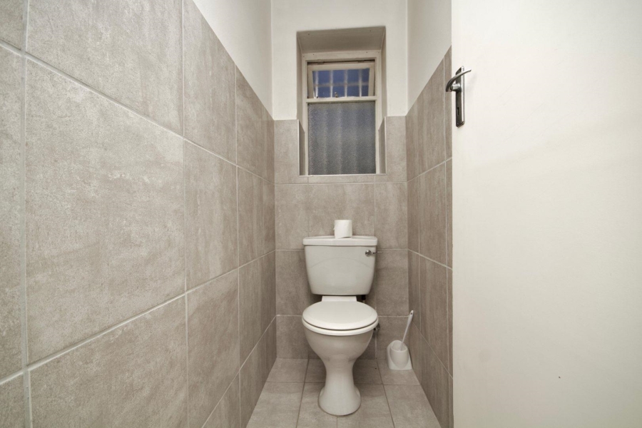 2 Bedroom Property for Sale in Vredehoek Western Cape